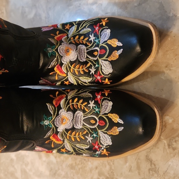 FLORAL MID CALF COWGIRL BOOTS - Picture 2 of 9